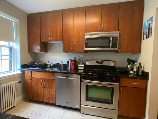 property at 8 Kilsyth Ter
