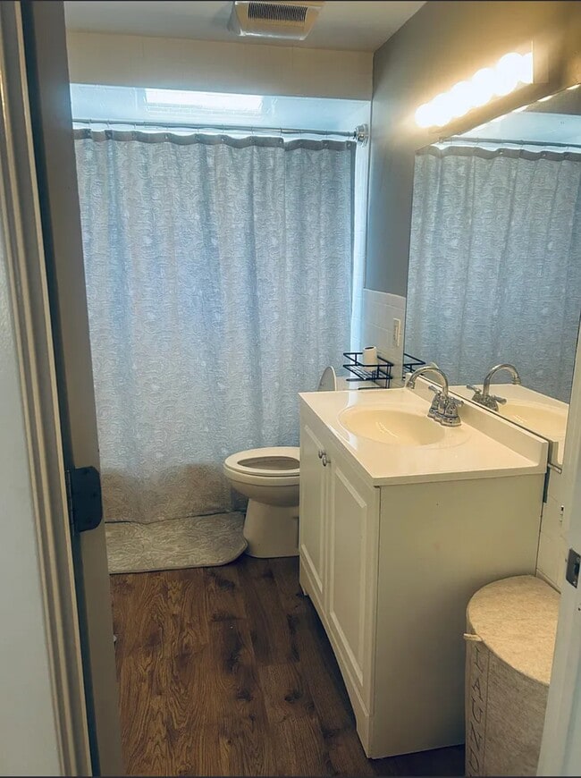 858 Lower River Rd, Unit #2 in Lincoln, RI - Foto de edificio - Building Photo