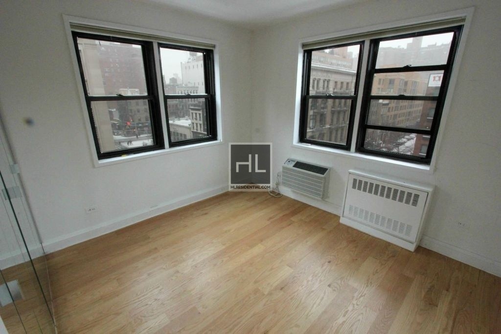 77 W 15th St-Unit -305 in New York, NY - Building Photo