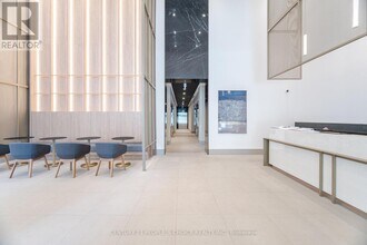 430-4430 Square One Dr in Mississauga, ON - Building Photo - Building Photo