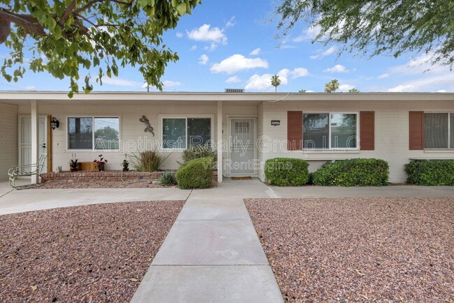 10547 W Coggins Dr in Sun City, AZ - Building Photo - Building Photo