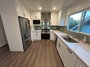 1705 Grant Ave, Unit A in Redondo Beach, CA - Foto de edificio - Building Photo