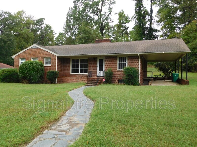 137 Chesterfield Ave in Colonial Heights, VA - Building Photo