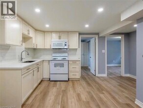 431 E 36th St in Hamilton, ON - Building Photo - Building Photo