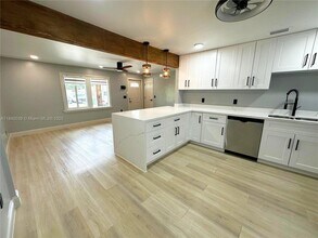 245 SW 6th St in Dania Beach, FL - Foto de edificio - Building Photo
