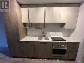 15 Holmes Ave in Toronto, ON - Building Photo - Building Photo