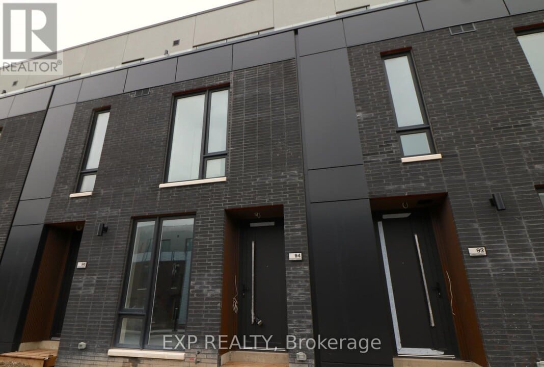 3 Abbot St in St Catharines, ON - Building Photo