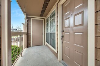 1880 White Oak Dr in Houston, TX - Building Photo - Building Photo