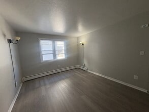 1463 Dixwell Ave, Unit 1 in Hamden, CT - Building Photo - Building Photo