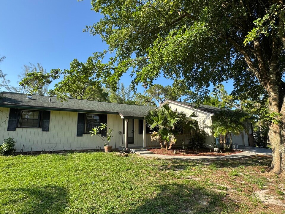 13529 42nd Rd N in West Palm Beach, FL - Building Photo