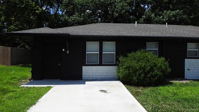 408 NE Westwind Dr in Lee's Summit, MO - Building Photo - Building Photo