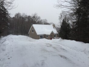 6 Alpine Dr in Ludlow, VT - Building Photo - Building Photo