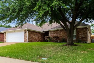 6211 August Run in Arlington, TX - Building Photo