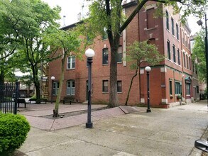 1875 N Sheffield Ave in Chicago, IL - Foto de edificio - Building Photo