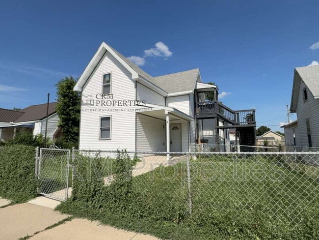 property at 1110 N Apperson Way