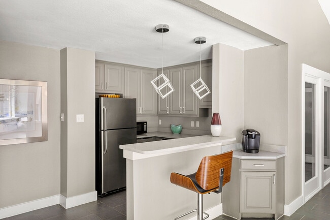 The Enclave at Bear Creek in Euless, TX - Foto de edificio - Building Photo