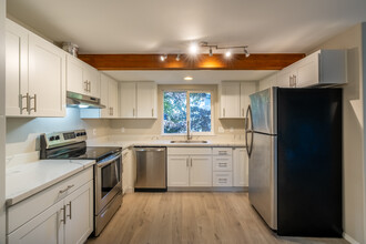 Saratoga Townhomes in Mukilteo, WA - Foto de edificio - Interior Photo