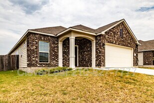 720 Red Barn Bnd in New Braunfels, TX - Building Photo