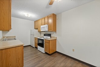 Country Bluff Apartments in Rapid City, SD - Building Photo - Building Photo