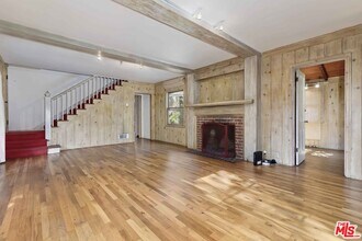 363 W Channel Rd in Santa Monica, CA - Building Photo - Building Photo