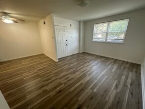 11934 Waldemire Dr, Unit 1F in Philadelphia, PA - Building Photo - Building Photo
