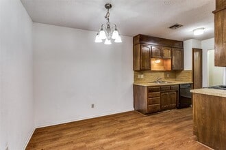 1140 Jameson St in Weatherford, TX - Foto de edificio - Building Photo