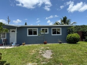 10425 SW 152nd St in Miami, FL - Building Photo - Building Photo