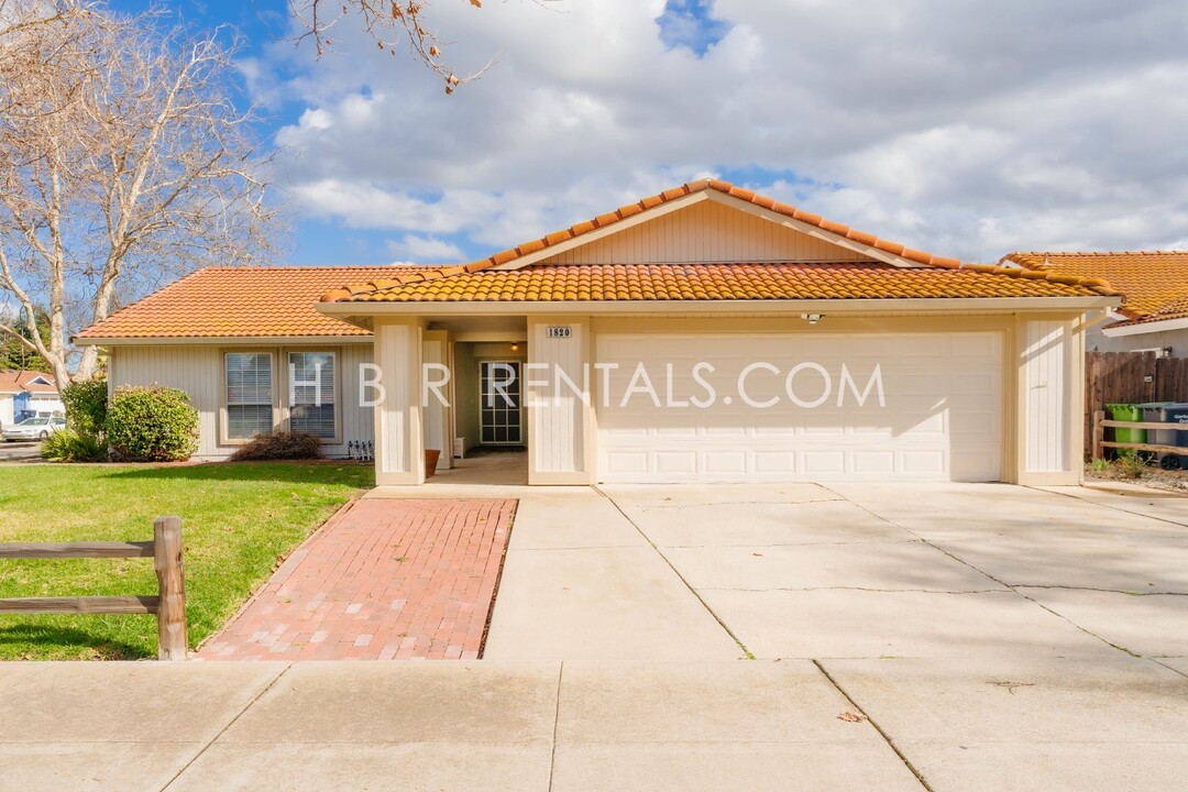 1820 S Central Ave in Tracy, CA - Foto de edificio