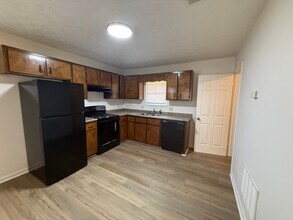 110 Lake Pl in Athens, GA - Building Photo - Building Photo