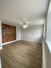5 Chapel St in Newmarket, NH - Foto de edificio - Building Photo