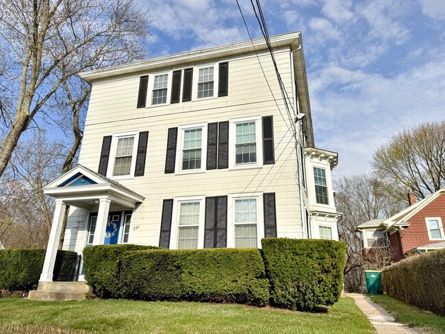 281 N Washington St in North Attleboro, MA - Foto de edificio - Building Photo