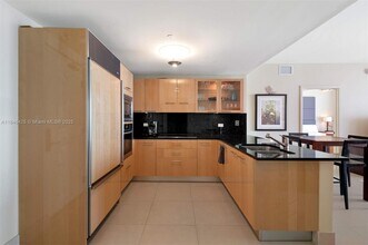 6799 Collins Ave, Unit 1603 in Miami, FL - Building Photo - Building Photo