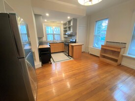 25 Highland Ave, Unit 1R in Cambridge, MA - Building Photo