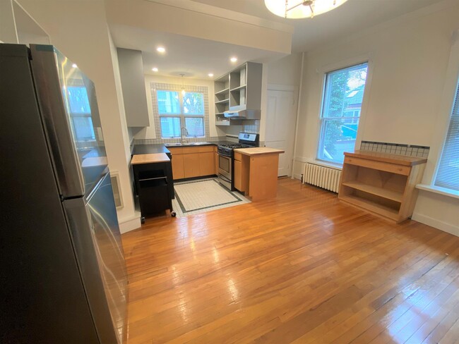 25 Highland Ave, Unit 1R