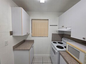 17255 SW 95th Ave in Palmetto Bay, FL - Building Photo - Building Photo