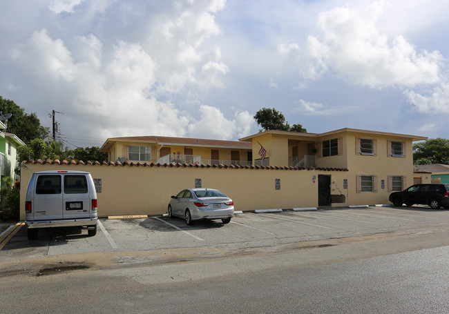 Spanish Manor in Wilton Manors, FL - Building Photo - Building Photo