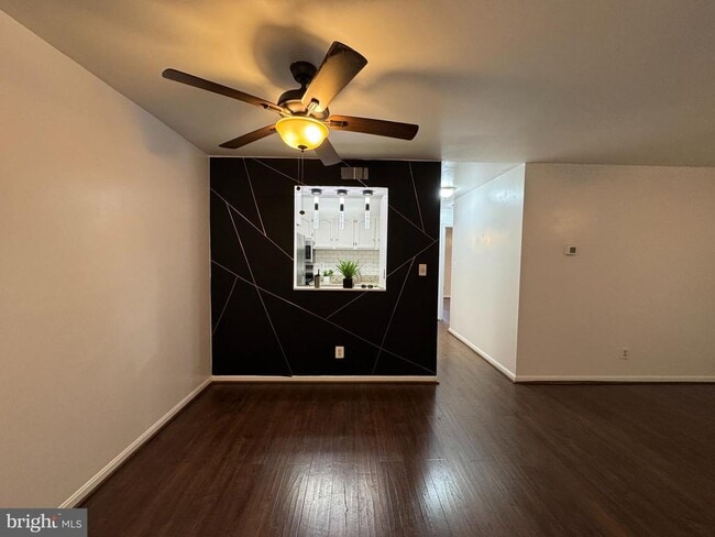 5916 Cove Landing Rd in Burke, VA - Building Photo - Building Photo