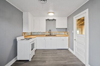 506 Trinity St in Anahuac, TX - Building Photo - Building Photo