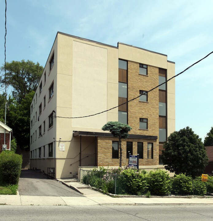 531 Caledonia Rd in Toronto, ON - Building Photo