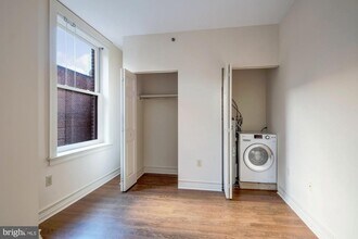 204 S 17th St in Philadelphia, PA - Building Photo - Building Photo