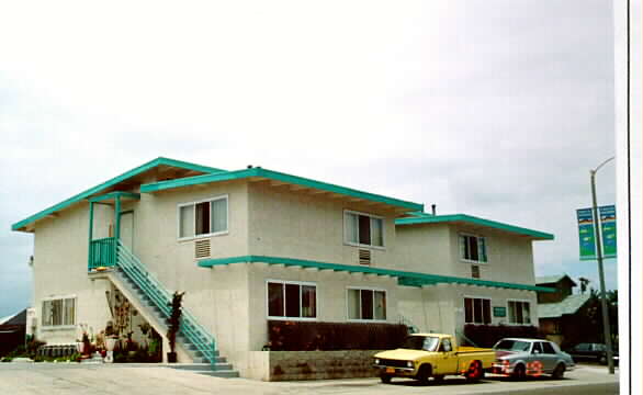 1046 Seacoast Dr in Imperial Beach, CA - Foto de edificio