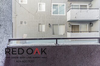 11817 Victory Blvd in Los Angeles, CA - Building Photo - Building Photo