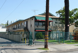 Bishop Palm Apartments in Santa Ana, CA - Building Photo - Building Photo