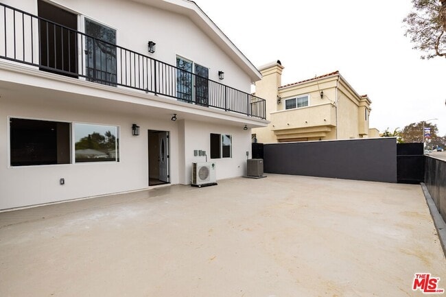 property at 2656 W Carson St