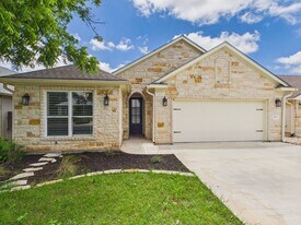 1705 Cherrywood Dr in Fredericksburg, TX - Building Photo