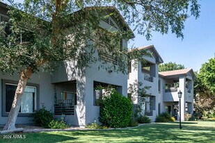 7401 W Arrowhead Clubhouse Dr in Glendale, AZ - Building Photo