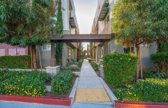714 Anchor Ct in Chula Vista, CA - Foto de edificio - Building Photo