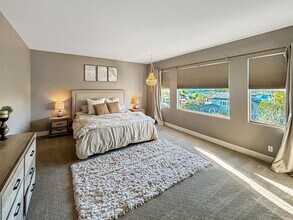 23011 Bouquet in Mission Viejo, CA - Foto de edificio - Building Photo