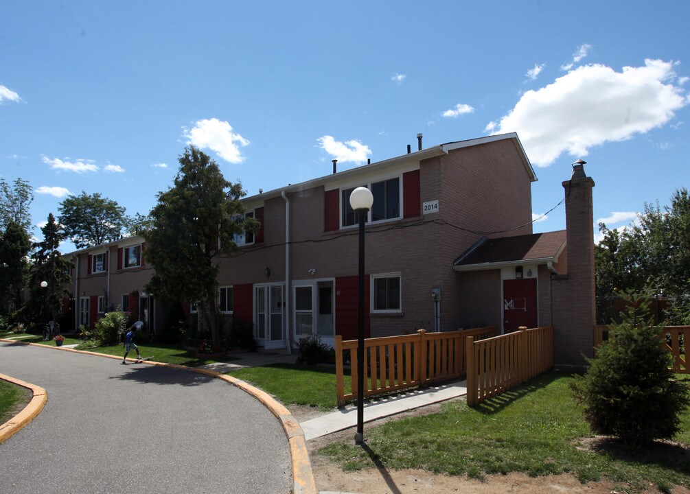 2014 Martin Grove Rd in Toronto, ON - Building Photo