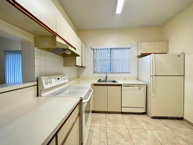 631 Cypress Lake Blvd in Pompano Beach, FL - Building Photo - Building Photo